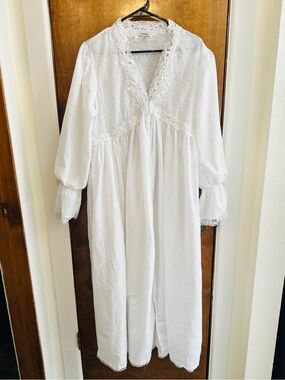 J. Peterman Maxi White Embroidered Gown Size M